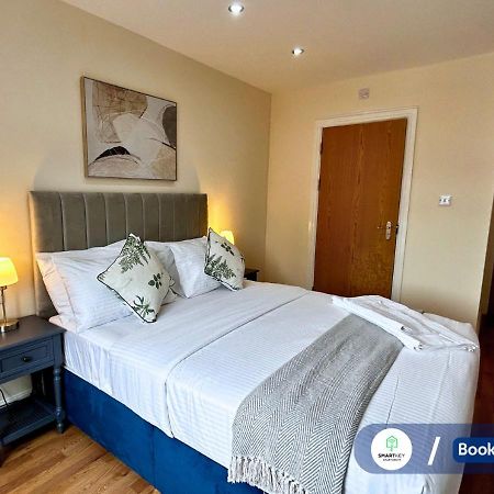Modern 2 Bed 2 Bath Apartment Free Parking Уотфорд Экстерьер фото