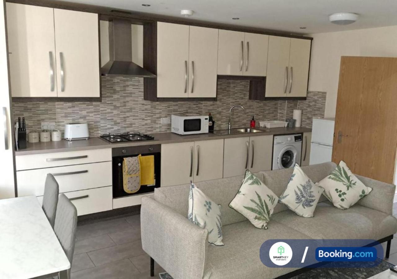 Modern 2 Bed 2 Bath Apartment Free Parking Уотфорд Экстерьер фото