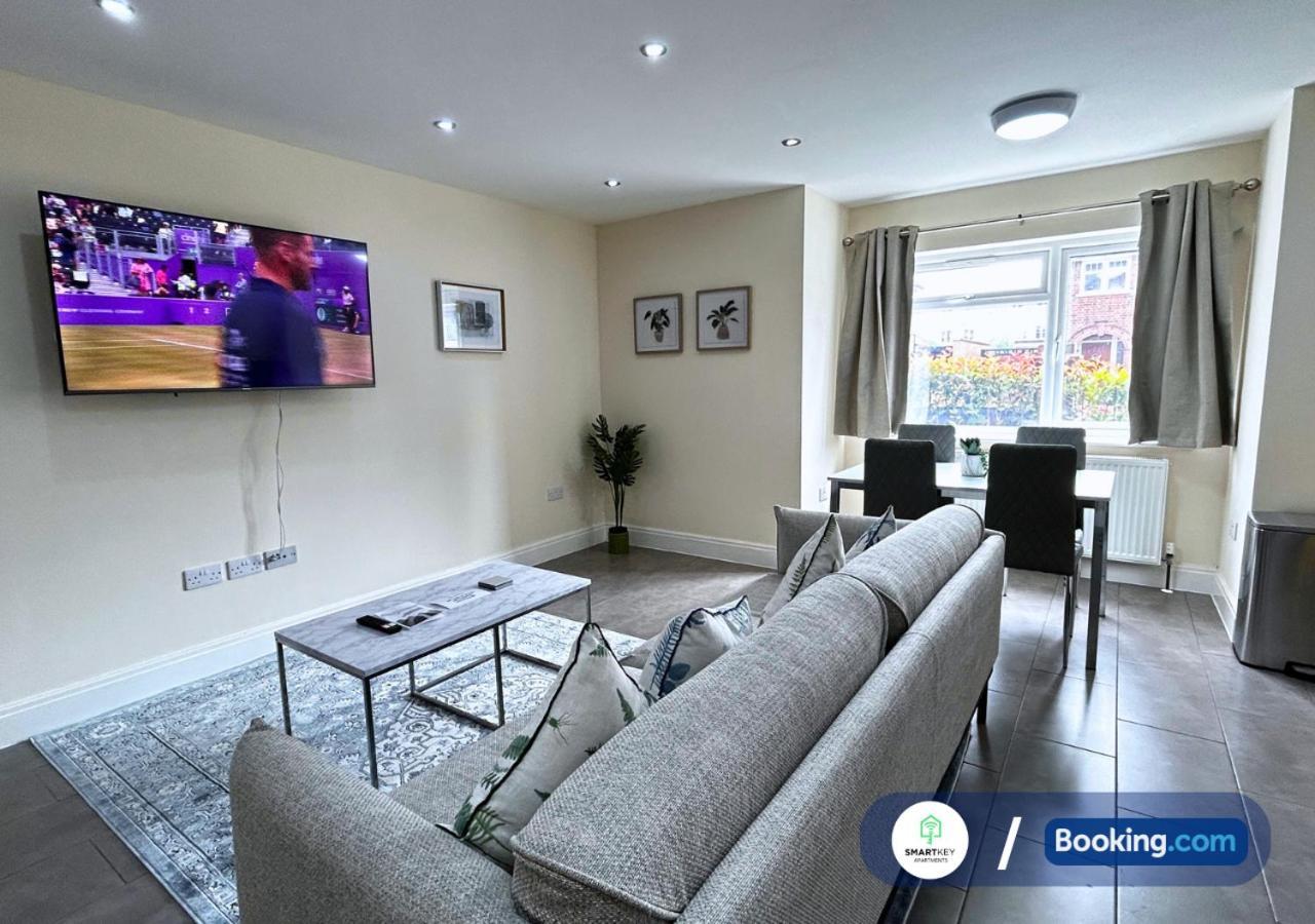 Modern 2 Bed 2 Bath Apartment Free Parking Уотфорд Экстерьер фото